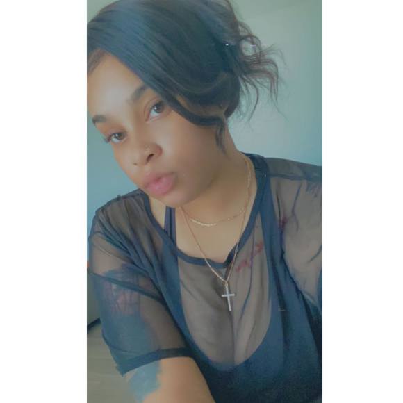 Profile Picture of Brianna Holliman (@briannaholliman) on Poshmark