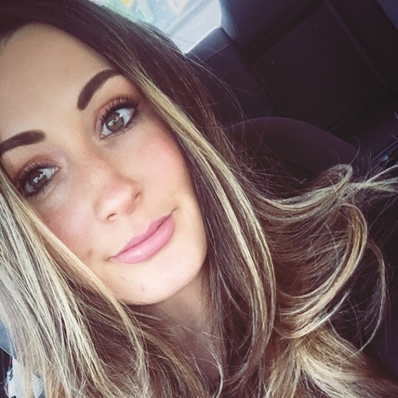 Profile Picture of Alexa Wagoner (@alexawagoner) on Poshmark