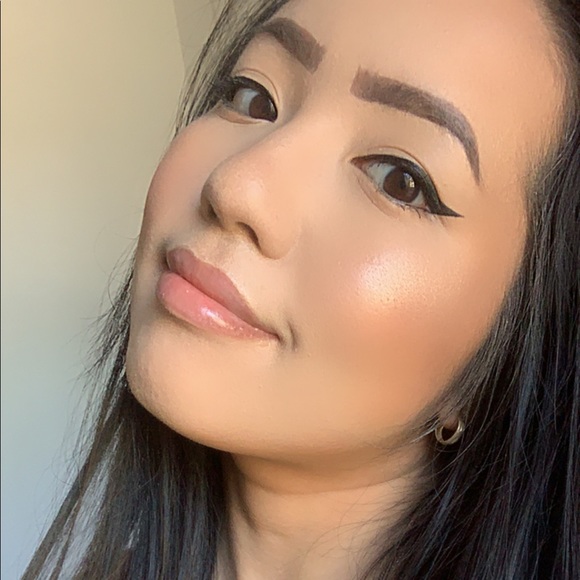 Profile Picture of Vanessa Ha (@vanessaaha) on Poshmark