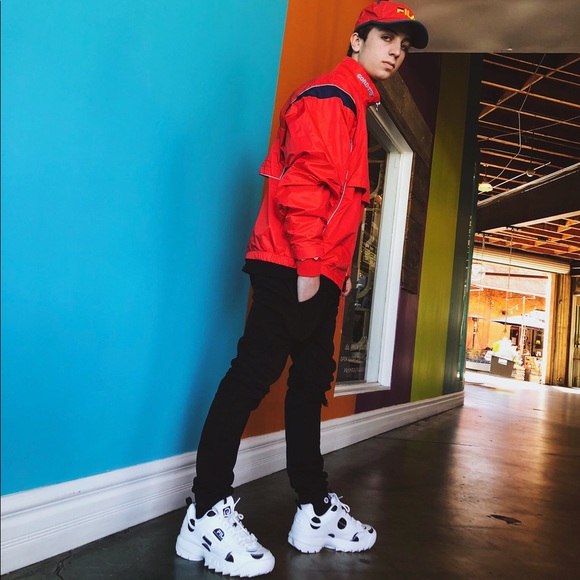 Profile Picture of Andrew Sprague (@andrewsprague__) on Poshmark