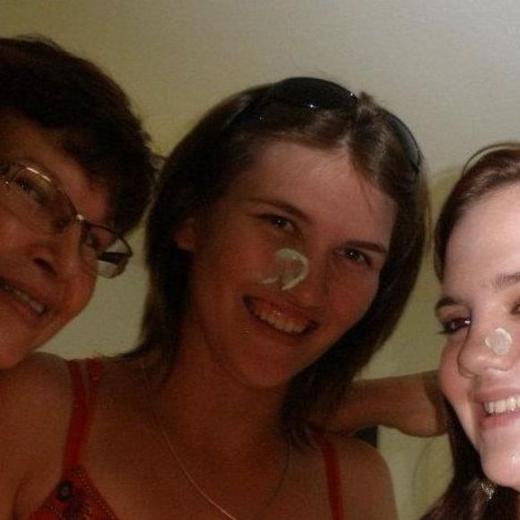 Profile Picture of Lori Harmon (@soccermom1121) on Poshmark