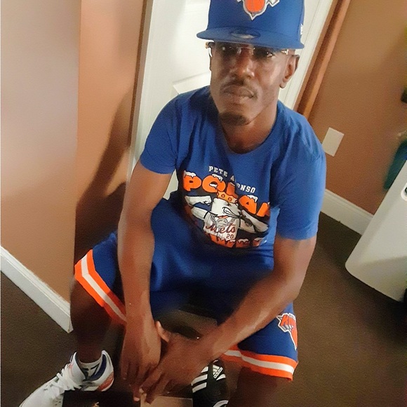 Profile Picture of Eric Deshields (@eric_deshields) on Poshmark