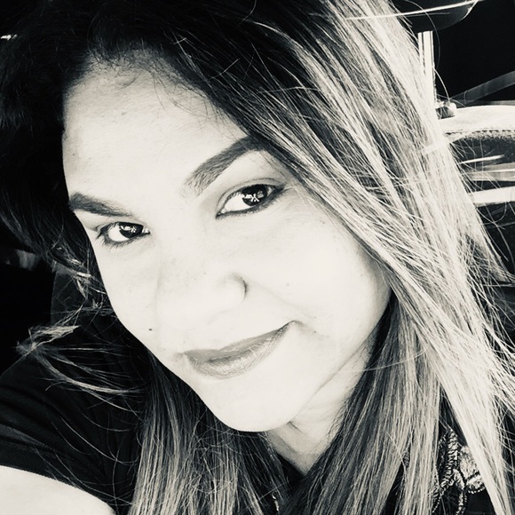 Profile Picture of Luliana Mojena (@lulianamojena) on Poshmark