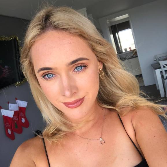 Nuala Smith - Poshmark Profile Picture of Nuala Smith (@nualasmithnuala) on Poshmark