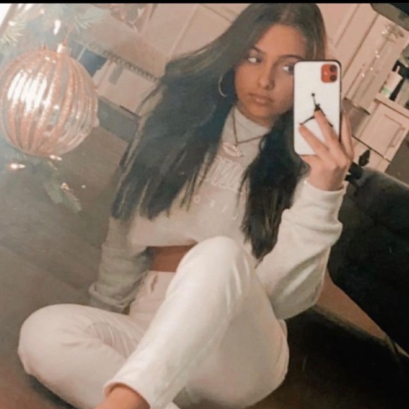 Profile Picture of Alyssa Ciardullo (@alyssaciardullo) on Poshmark