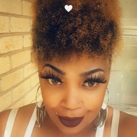 Profile Picture of Larcena Qualls (@larcenaqualls) on Poshmark