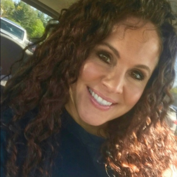 Profile Picture of Julianne Post (@uliciousness) on Poshmark
