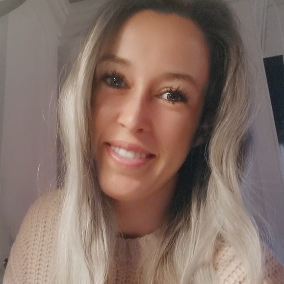 Profile Picture of Alexandra Picard (@alexe_picard_96) on Poshmark