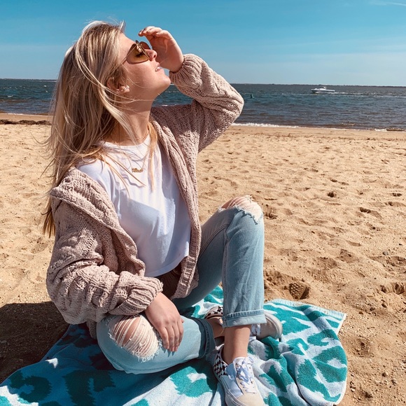 Profile Picture of Allison Stackpole (@astaaxx) on Poshmark