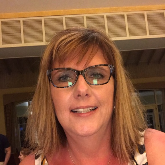 Profile Picture of Kim Lackovich (@parachutesfan) on Poshmark