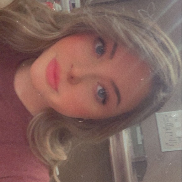 Profile Picture of Hannah Halcumb (@hannah_halcumb) on Poshmark