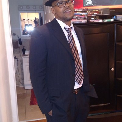 Profile Picture of Robin Snead (@Bassdabarber) on Twitter