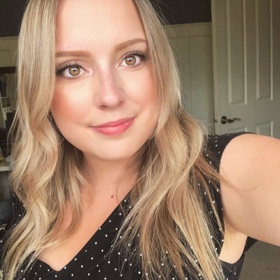 Profile Picture of Alicia Michelle (@aliciamelliott) on Twitter