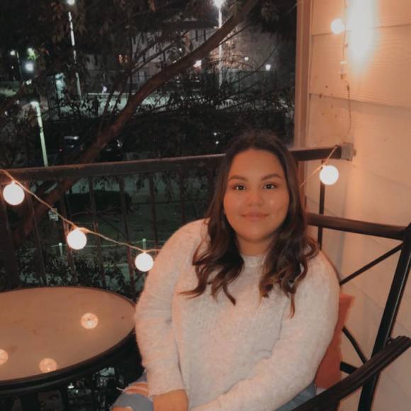 Profile Picture of Adamari Feliciano (@adaflores48) on Poshmark