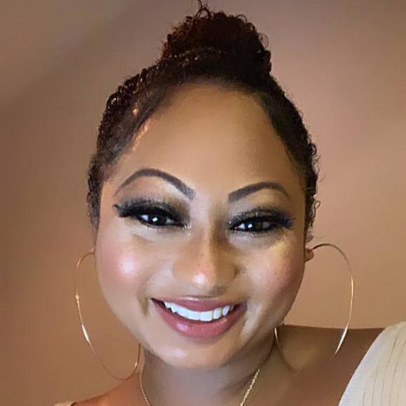 Profile Picture of Britanynicole Rollerson (@brollerson23) on Poshmark