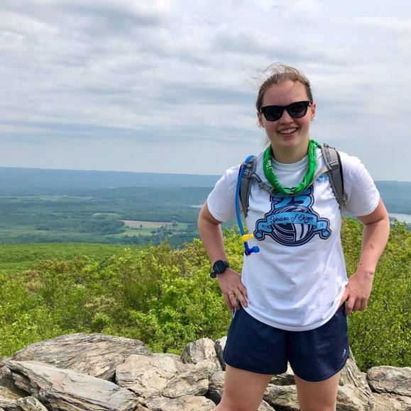 Profile Picture of Leah Glennon (@leah_glennon) on Poshmark