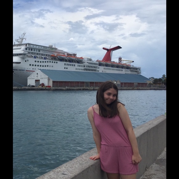 Profile Picture of Alex Nunn (@alexmnddgf) on Poshmark