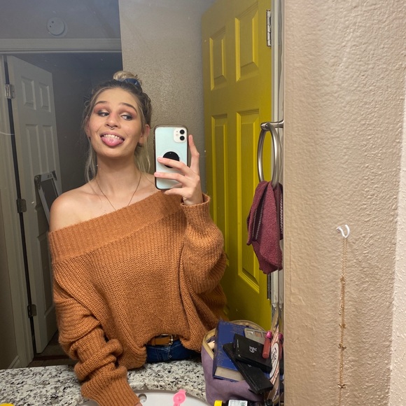 Profile Picture of Andrea Barron (@andreabarron219) on Poshmark