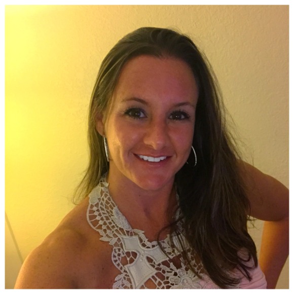 Profile Picture of Erica Upton (@erlupton) on Poshmark