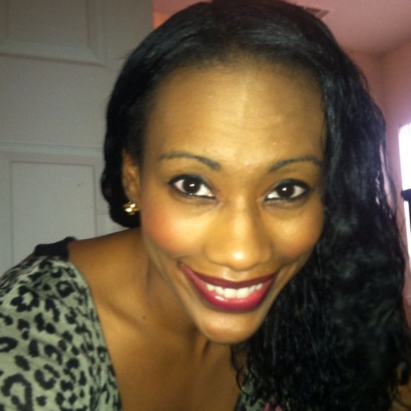 Profile Picture of Bianca Holmes (@bianka13) on Poshmark