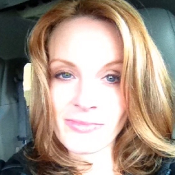 Profile Picture of Lori Rae (@lorimccullough) on Poshmark