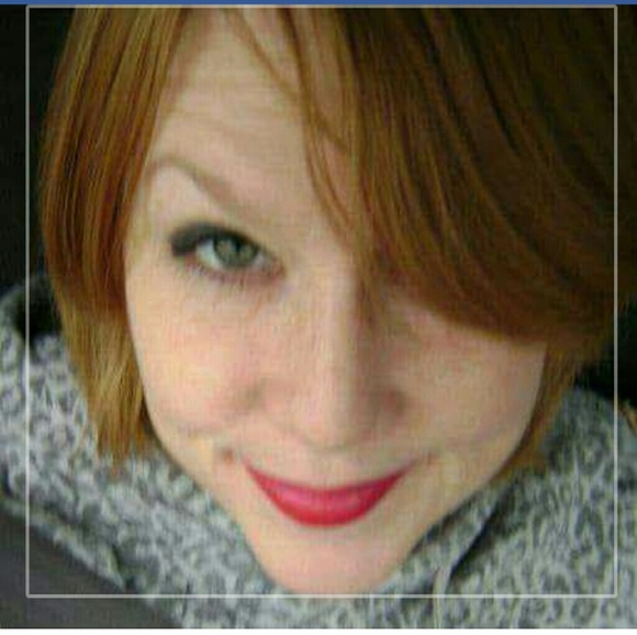 Profile Picture of Amy Kranz (@auroravelvet) on Poshmark