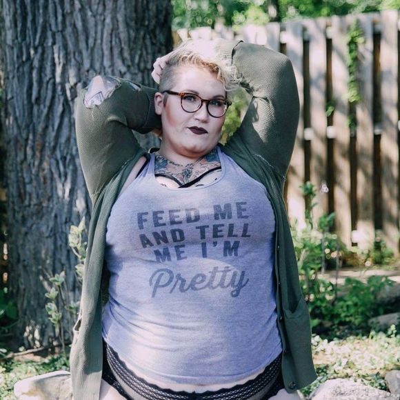 Profile Picture of Erica Syverson (@johnniemoxie) on Poshmark