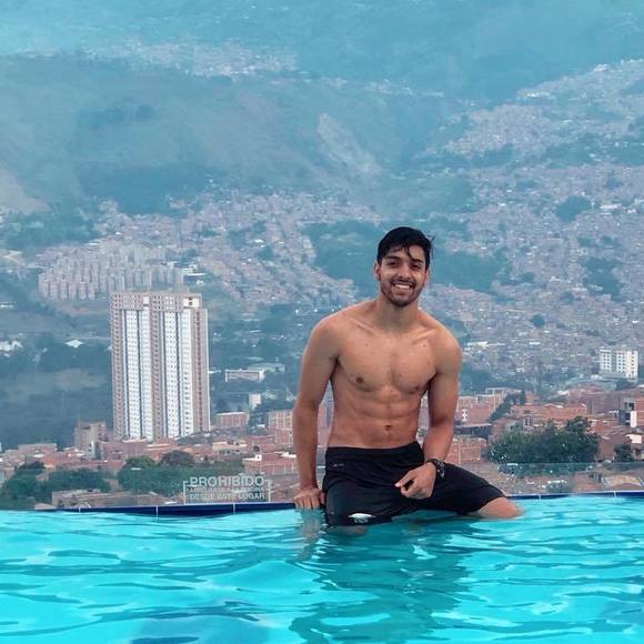 Profile Picture of Carlos Muñoz (@andresml) on Poshmark