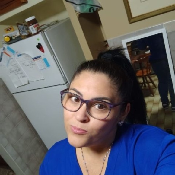 Profile Picture of Cleomary Barrios (@cleomarybarrios) on Poshmark