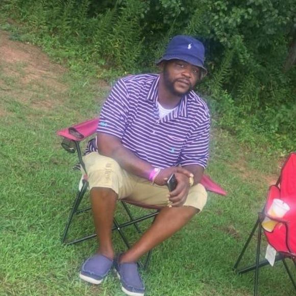 Profile Picture of Eric Thomas (@ericthomas5930) on Poshmark