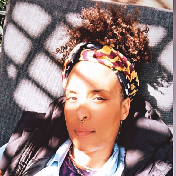 Profile Picture of Erin Wade (@kanaryfox) on Poshmark