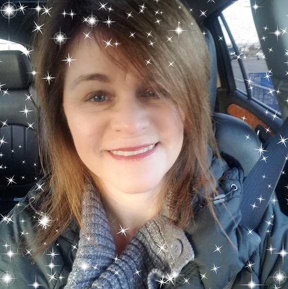 Profile Picture of Debbie Claes (@dclaes) on Poshmark