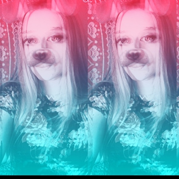 Profile Picture of Hailey Fischer (@hailbail_) on Poshmark