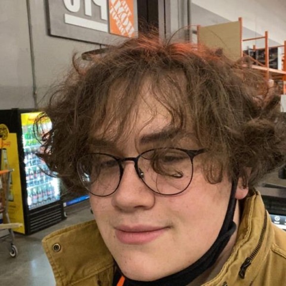 Profile Picture of Sam Maschal (@01yemmas) on Poshmark