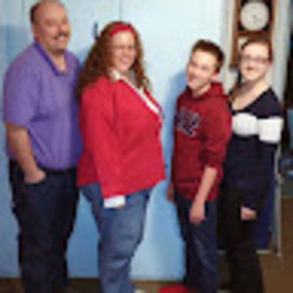 Profile Picture of Kelli Glenn (@kelliglenn584) on Poshmark