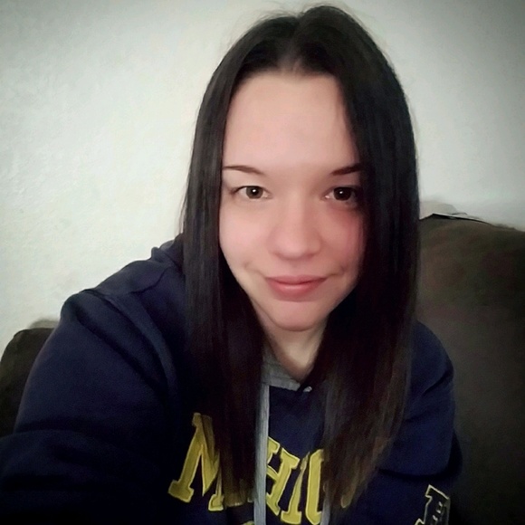 Profile Picture of Danielle Laman (@dlaman4487) on Poshmark