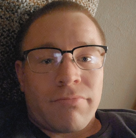 Profile Picture of Mike Roalson (@mikeroalson) on Poshmark