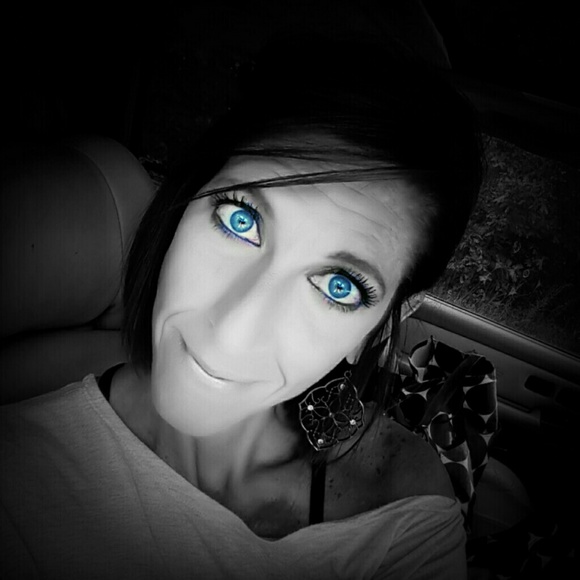 Profile Picture of Rebecca Roberts (@beka5) on Poshmark