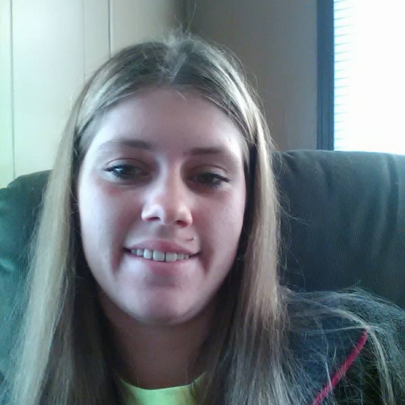 Profile Picture of Brittany Thomas-dawes (@dawes91) on Poshmark