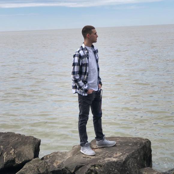 Profile Picture of Tyler Vincent (@tvincent200) on Poshmark