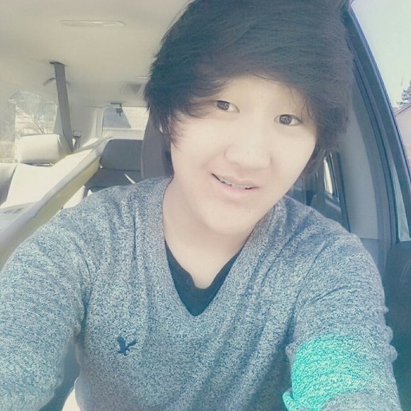 Profile Picture of Alex Halliday (@alexhalliday) on Poshmark