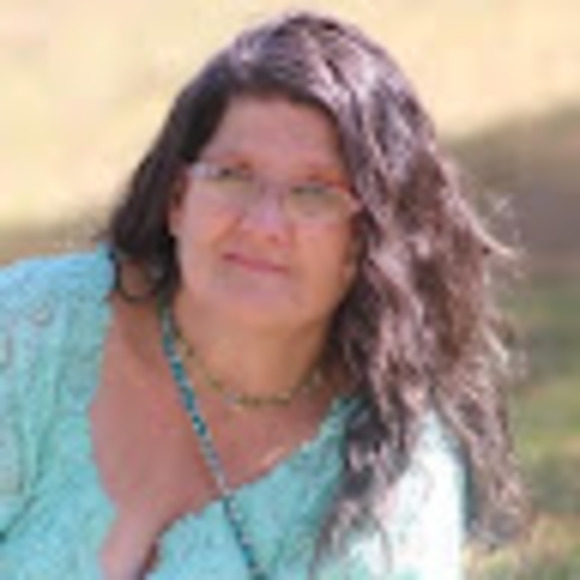 Profile Picture of Gayla Mummelthie (@gaylamummelthie) on Poshmark