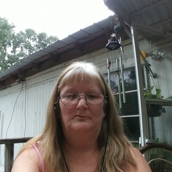 Profile Picture of Kim Jones (@kimejones) on Poshmark