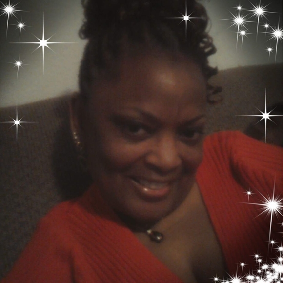 Profile Picture of Cynthia Paysinger (@cjpaysinger) on Poshmark