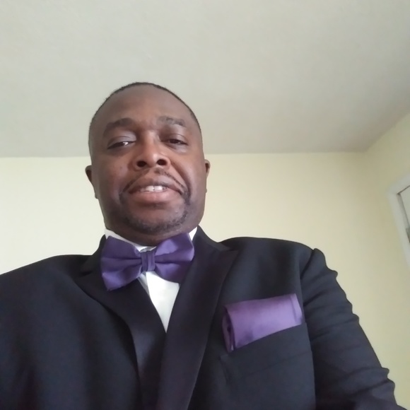 Profile Picture of Richard Norman (@braves414) on Poshmark