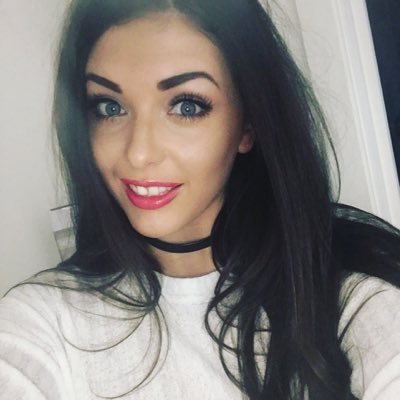 Profile Picture of Alice King (@AliceKing27) on Twitter