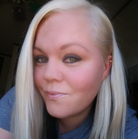Profile Picture of Jonie Decker (@joniedecker2018) on Poshmark