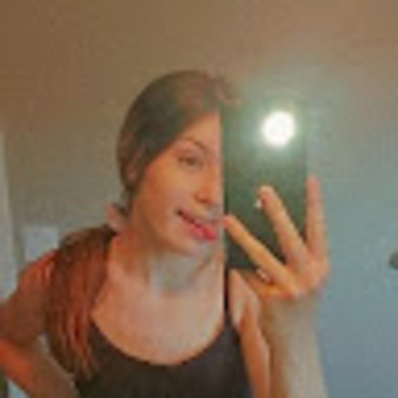 Profile Picture of Teah Mcconochie (@teahmcc) on Poshmark