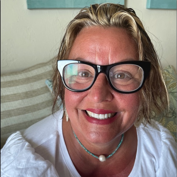 Profile Picture of Susan Stempien (@susanstempien) on Poshmark