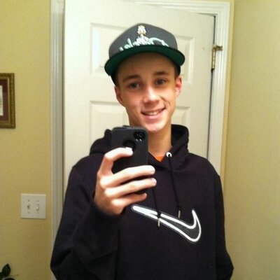 Profile Picture of Nick Roberson (@robojr16) on Twitter